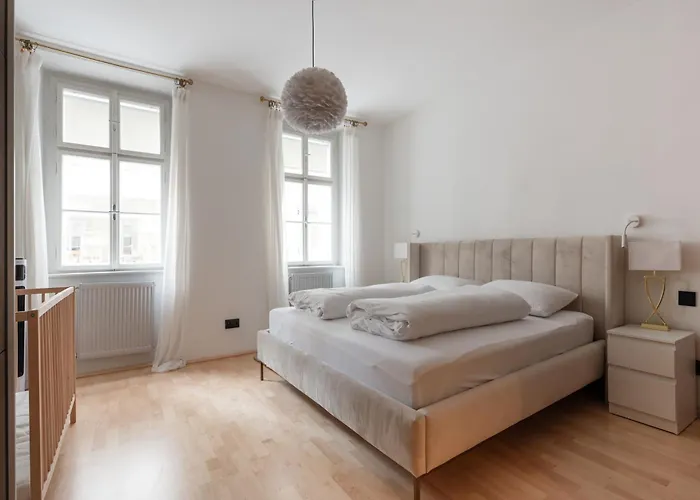 Luxurioeses Mitten Im Zentrum In Ruhelage Mit Ac