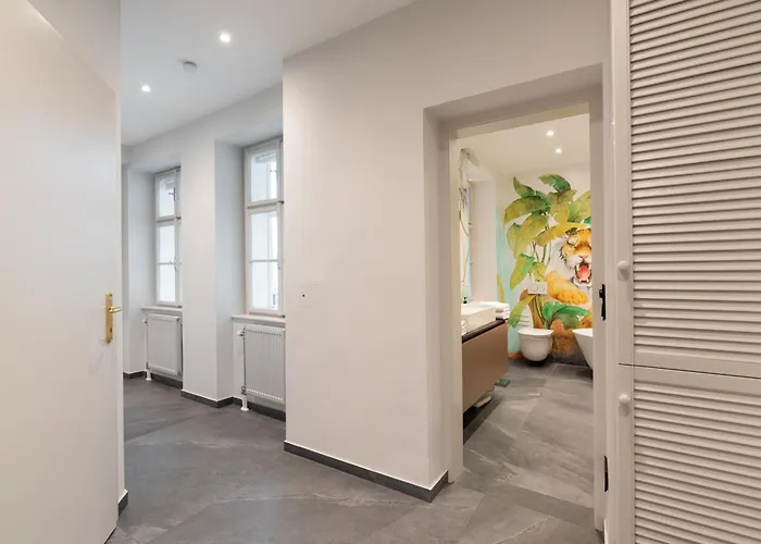 Luxurioeses Mitten Im Zentrum In Ruhelage Mit Ac