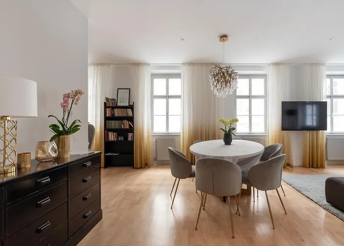Luxurioeses Mitten Im Zentrum In Ruhelage Mit Ac *